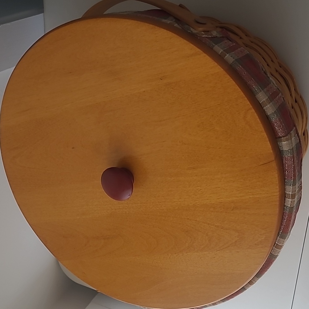Longaberger, Apple Basket with Lid ,, Liner & Protector - Picture 5 of 6